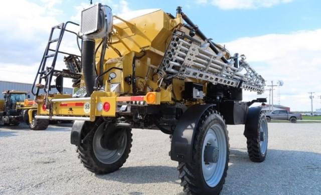 Image of RoGator RG1300C equipment image 4
