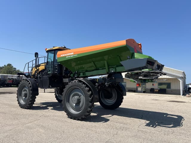 Image of RoGator RG1300C equipment image 2