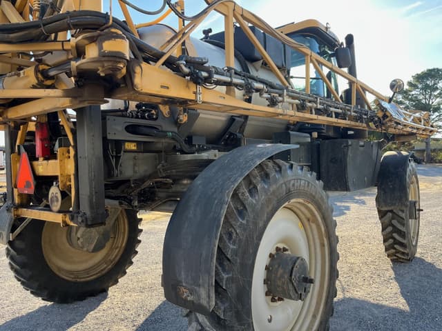 Image of RoGator RG900C equipment image 2