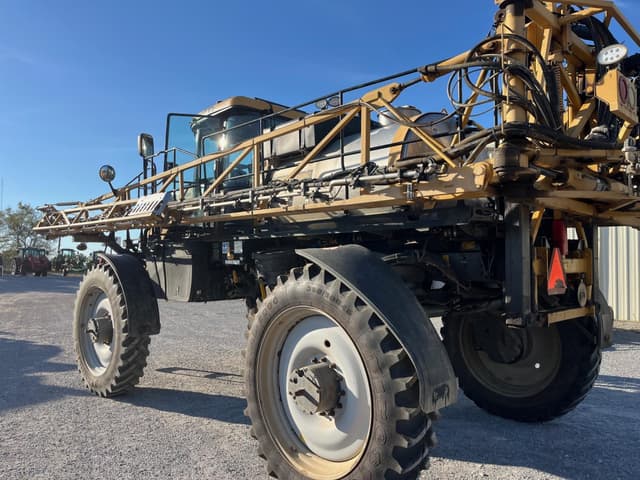 Image of RoGator RG900C equipment image 3