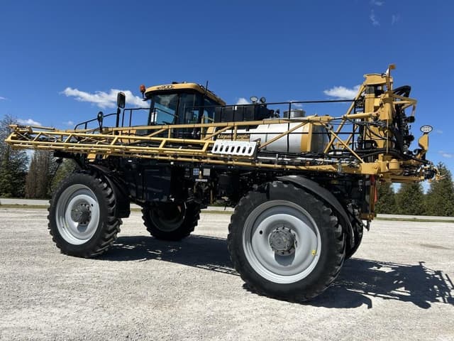 Image of RoGator RG900C equipment image 4