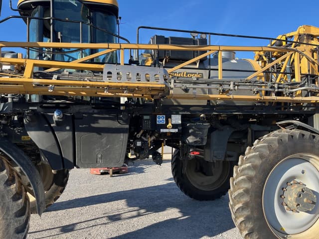 Image of RoGator RG900C equipment image 4