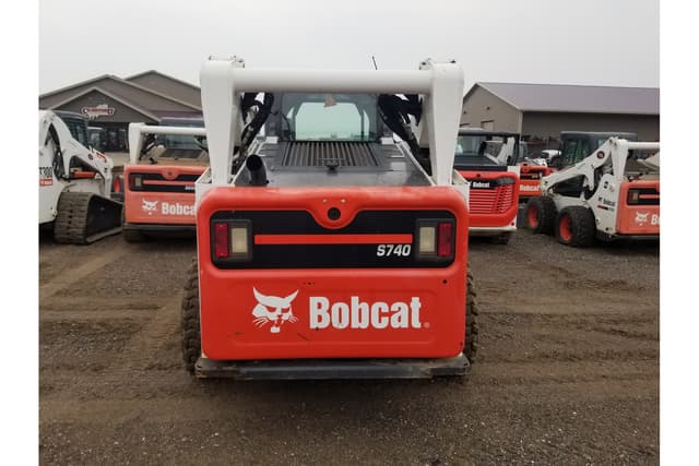 Image of Bobcat S740 equipment image 2