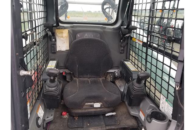 Image of Bobcat S740 equipment image 4