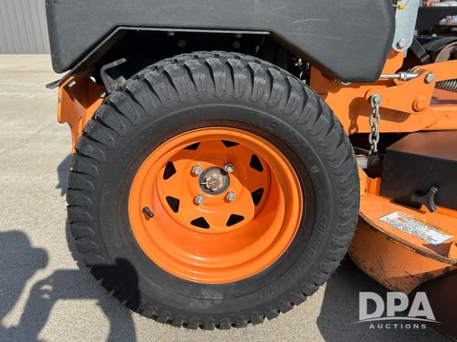 Image of Scag V-Ride equipment image 3