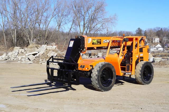 Image of Skytrak 8042 equipment image 3