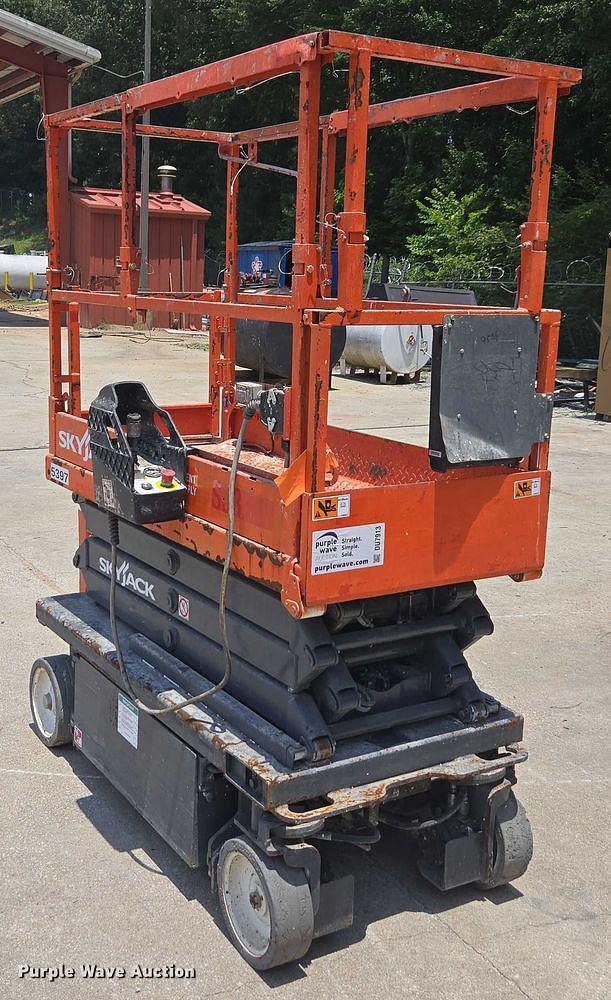 Image of Sky Jack SJ3219 equipment image 2