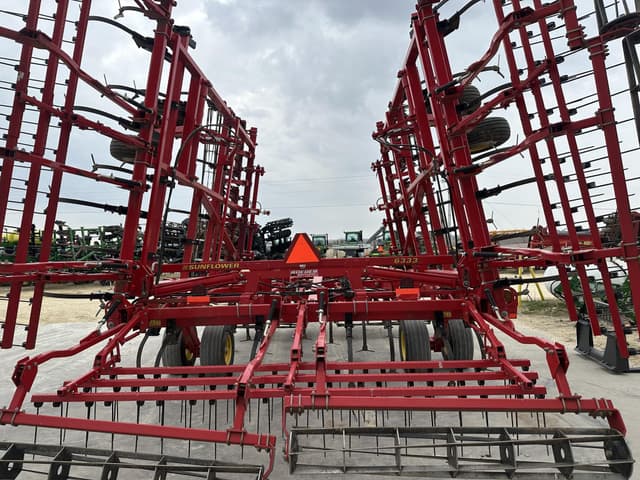 Image of Sunflower 6333 equipment image 2