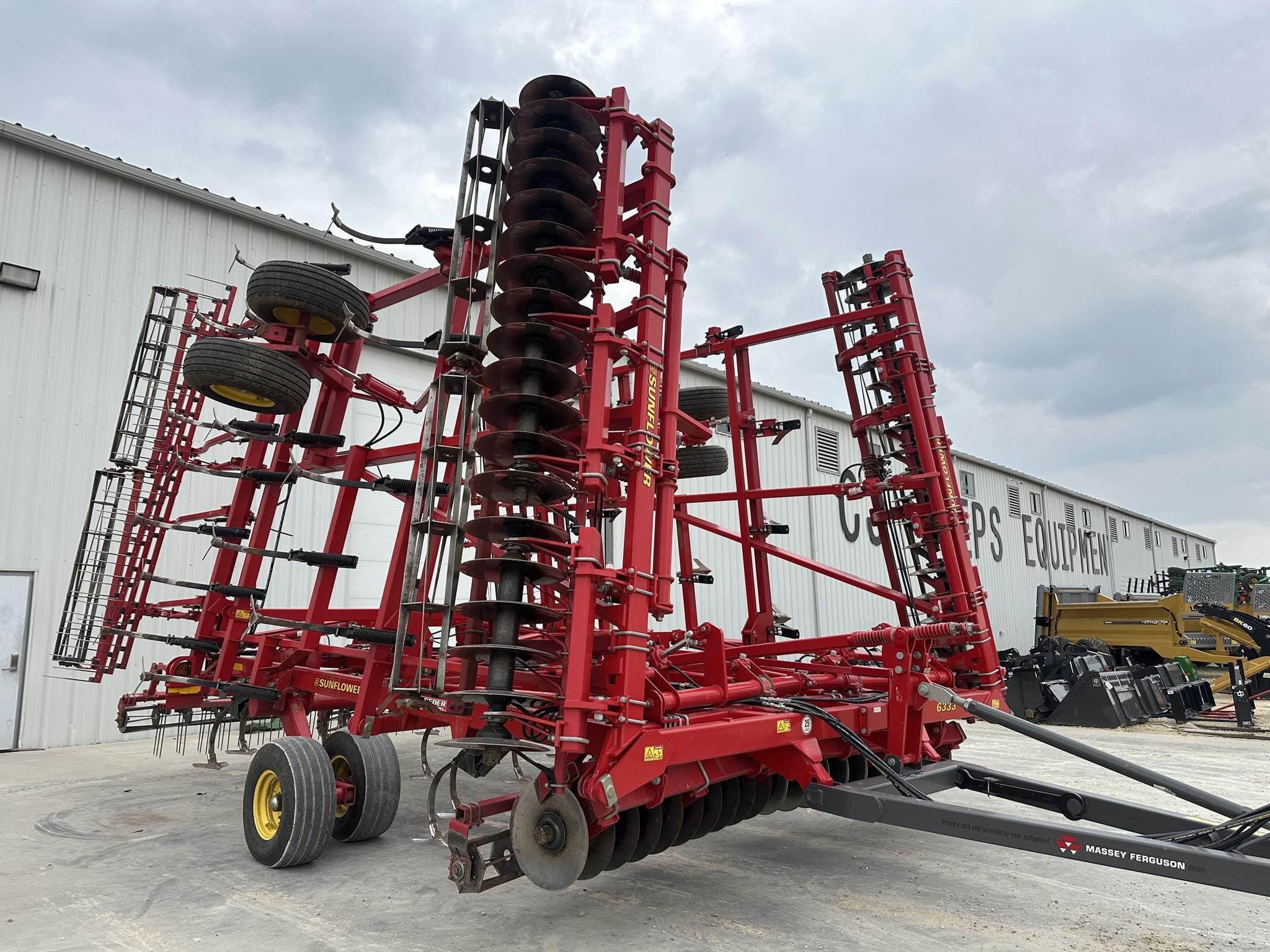 2020 Sunflower 6333 Equipment Image0