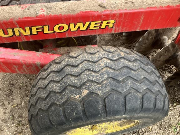 Image of Sunflower 6631 equipment image 2