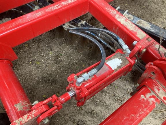 Image of Sunflower 6631 equipment image 3