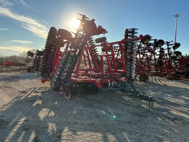 Image of Sunflower 6631 equipment image 1