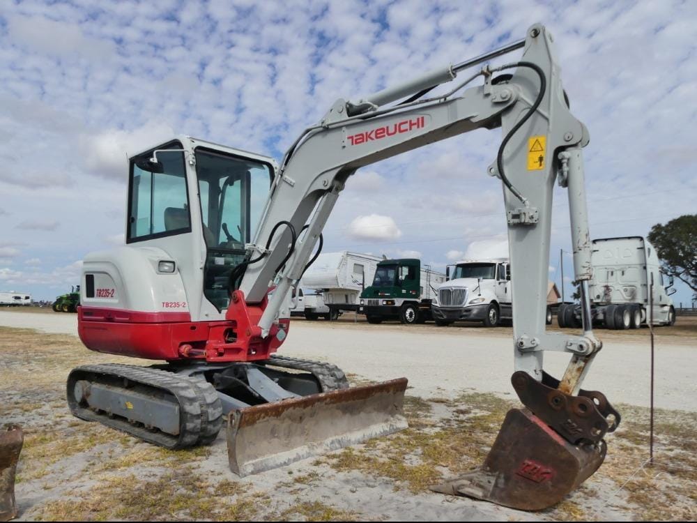 2020 Takeuchi TB235-2 Equipment Image0