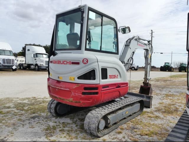 Image of Takeuchi TB235-2 equipment image 3
