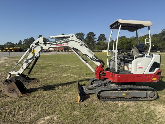 Image of Takeuchi TB225 equipment image 3