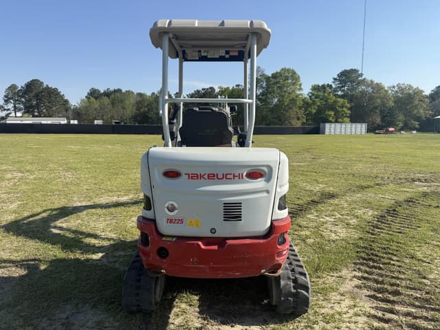Image of Takeuchi TB225 equipment image 2
