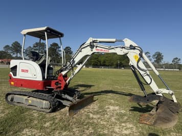 Main image Takeuchi TB225