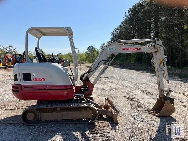 Image of Takeuchi TB230 equipment image 3