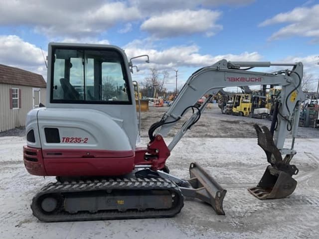 Image of Takeuchi TB235-2 equipment image 4