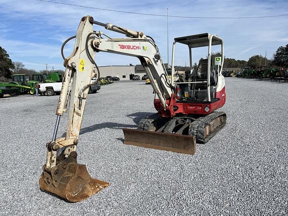 Image of Takeuchi TB240 equipment image 3