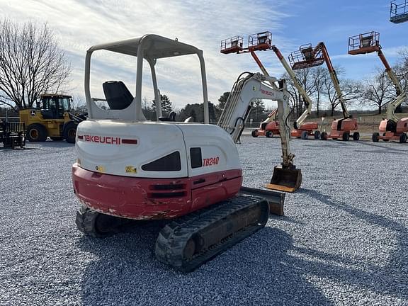 Image of Takeuchi TB240 equipment image 2