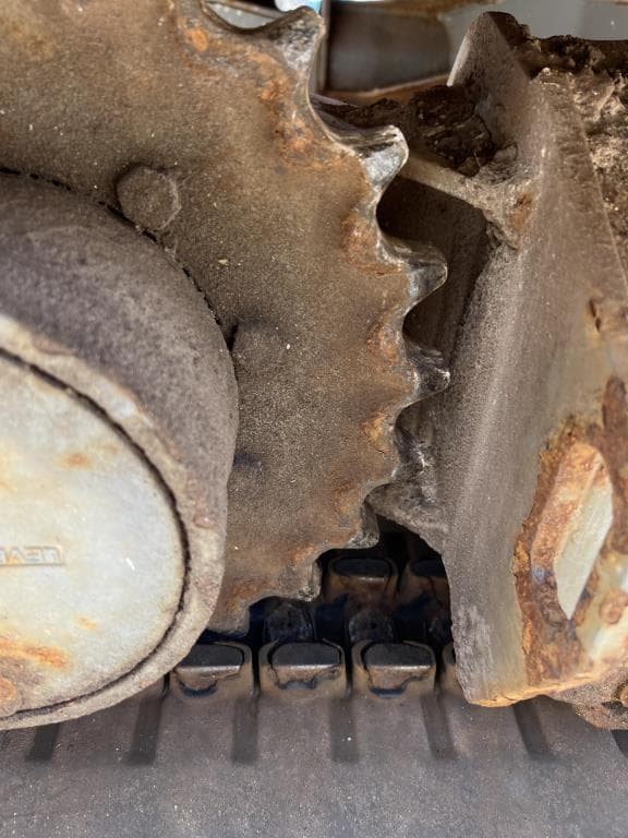 Image of Takeuchi TB240 equipment image 3