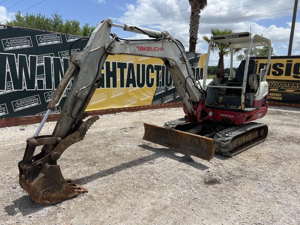 2020 Takeuchi TB240 Equipment Image0