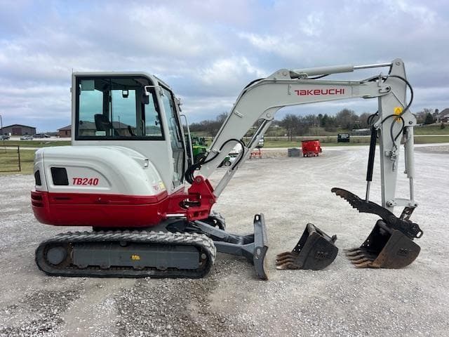Image of Takeuchi TB240 equipment image 2