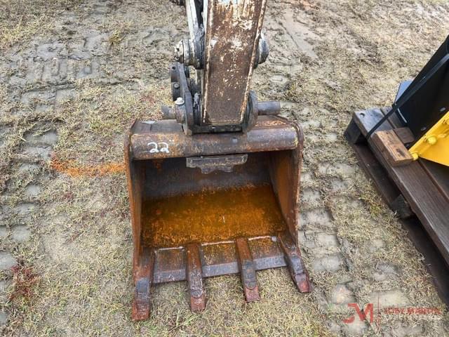 Image of Takeuchi TB240 equipment image 4