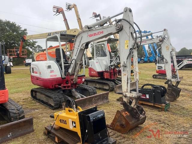 Image of Takeuchi TB240 equipment image 2