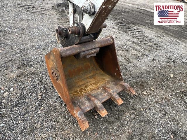 Image of Takeuchi TB240 equipment image 4