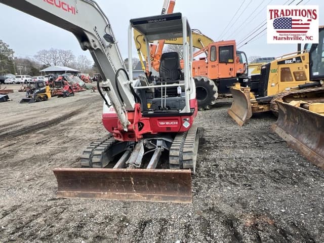 Image of Takeuchi TB240 equipment image 3
