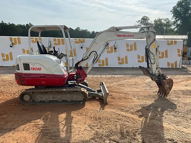 Image of Takeuchi TB240 equipment image 3