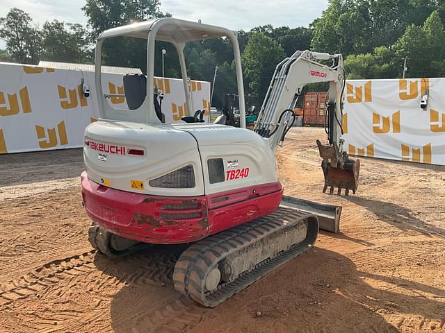 Image of Takeuchi TB240 equipment image 4