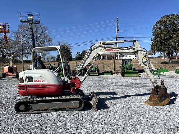 Image of Takeuchi TB250-2 equipment image 1