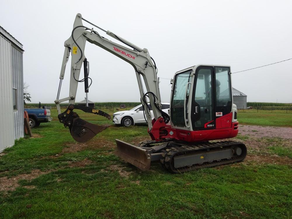 Main image Takeuchi TB250-2
