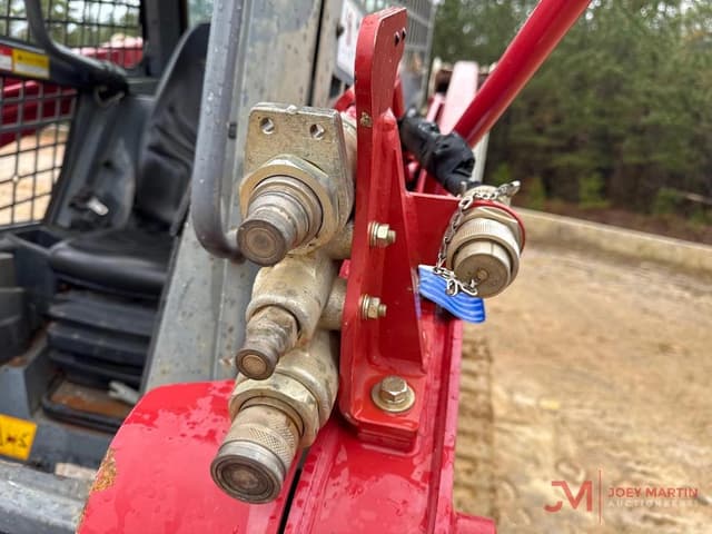 Image of Takeuchi TL8R2 equipment image 2