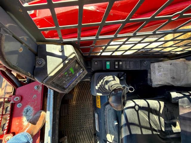 Image of Takeuchi TL8 equipment image 4