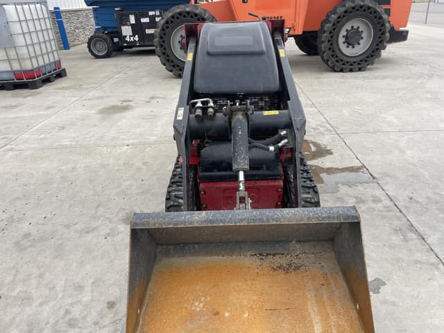 Image of Toro Dingo TX427 equipment image 4