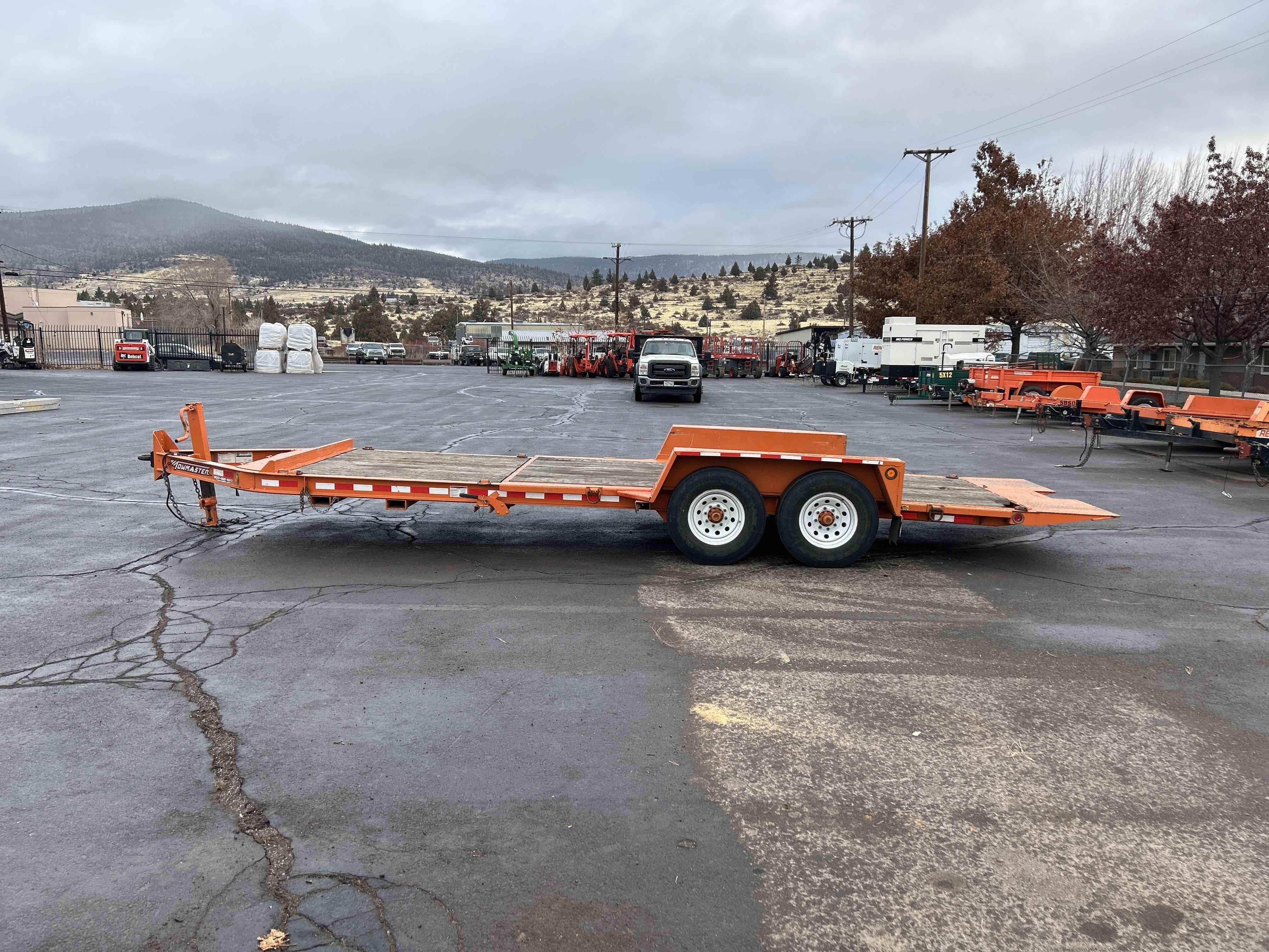 2020 Towmaster T-12DT Equipment Image0