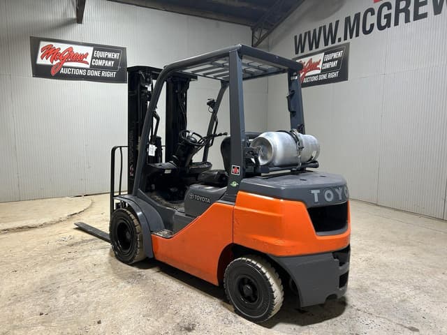 Image of Toyota 8FGU25 equipment image 1