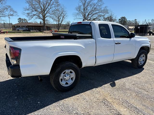 Image of Toyota Tacoma equipment image 3