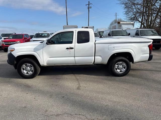 Image of Toyota Tacoma equipment image 1