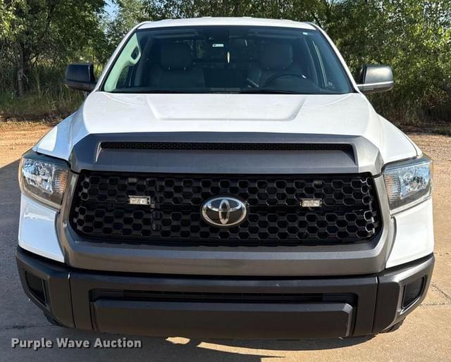 Image of Toyota Tundra SR5 equipment image 1