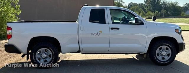 Image of Toyota Tundra SR5 equipment image 3