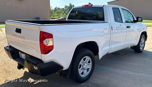 Image of Toyota Tundra SR5 equipment image 4
