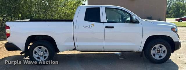 Image of Toyota Tundra SR5 equipment image 3