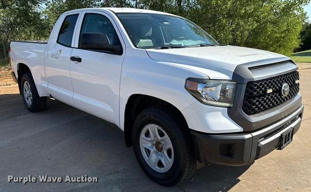 Image of Toyota Tundra SR5 equipment image 2