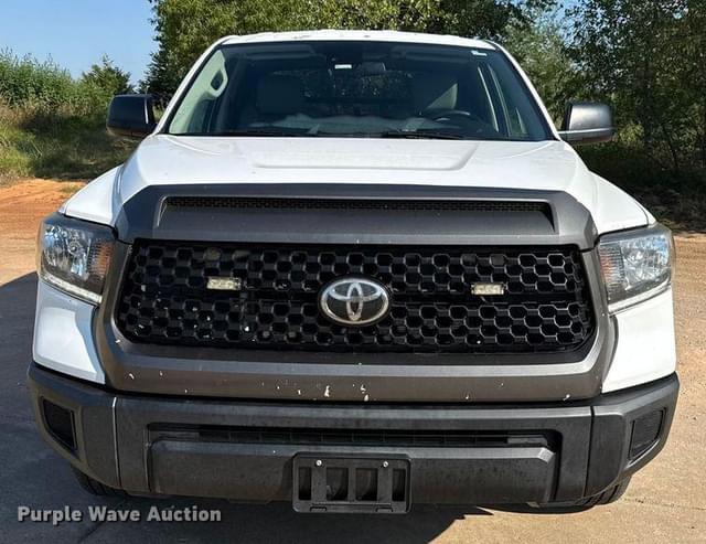Image of Toyota Tundra SR5 equipment image 1