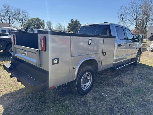 Image of Ford F-350 equipment image 2